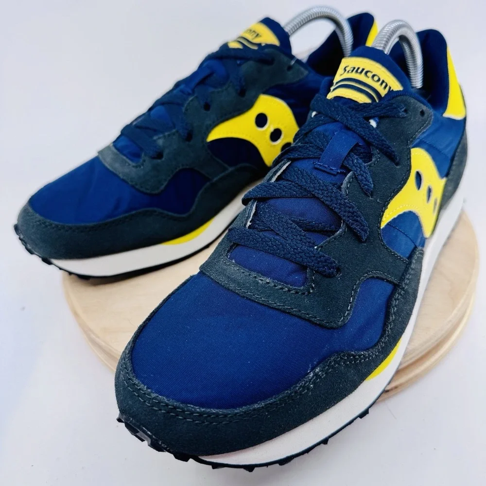 Saucony DXN Trainer Sneakers Mens 9 Maize Blue Gold Michigan U of M NEW